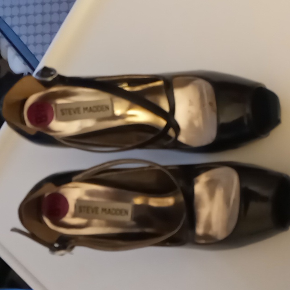 81/2 black Steve Madden heels